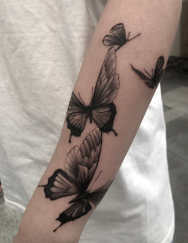 女生手臂蝴蝶纹身好看的蝴蝶图案5