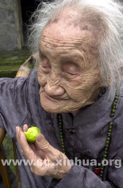 走近杜品华--访世界上最长寿的老人(附图)