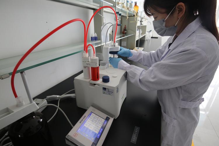 氯化物含量的测定 自动电位滴定法》和《化肥中游离酸的快速测定方法