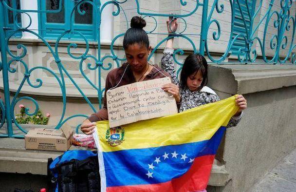 委内瑞拉国内食物短缺,加之经济不景气,持续的停水停电让人们生活非常