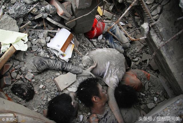 512汶川大地震中催人泪下的9张照片一个班39位学生只逃出了11人