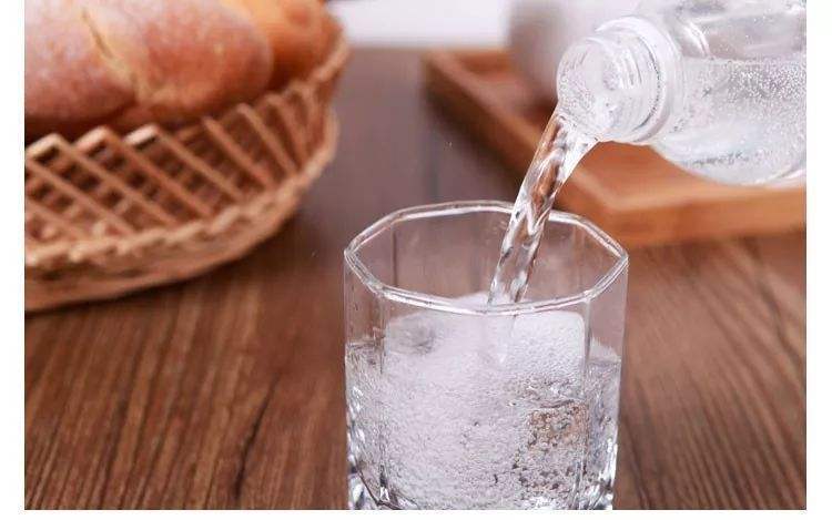 喝小苏打水能降尿酸高吗?