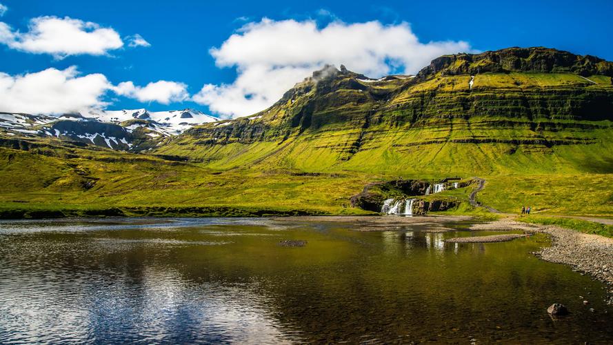 壁纸 冰岛,湖泊,瀑布,绿色,山脉,云彩