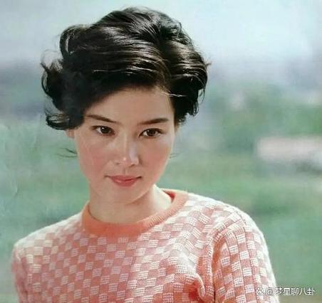 笔者相信大家都对中国影坛上的著名女演员潘虹十分熟悉.