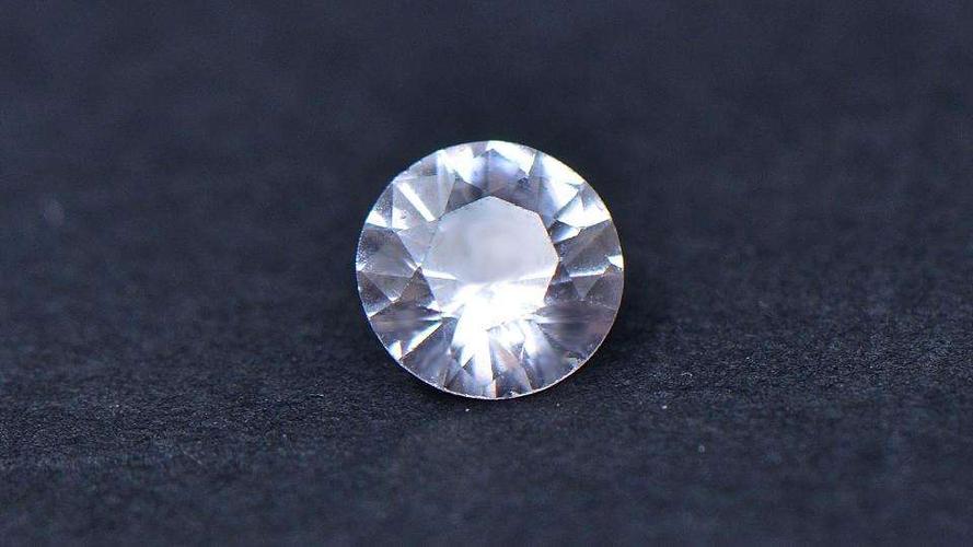 白色蓝宝石与钻石的区别在哪里二者之间哪个更贵
