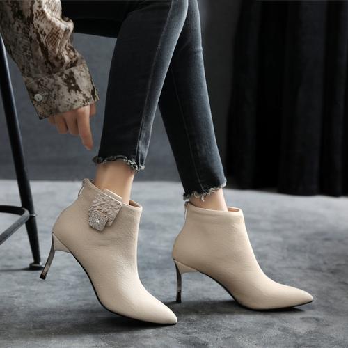 冬季新款小跟裸靴女尖头短靴短筒马丁靴女性感优雅真皮高跟靴小码