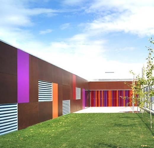 彩色幼儿园室外墙面设计图片效果图