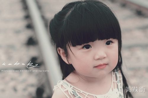 小女孩刘海发型造型