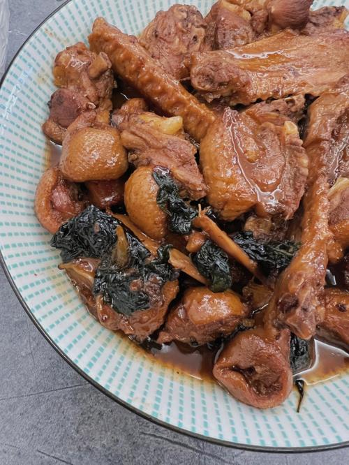 这一锅粤菜经典紫苏焖鸭可以配下三碗饭
