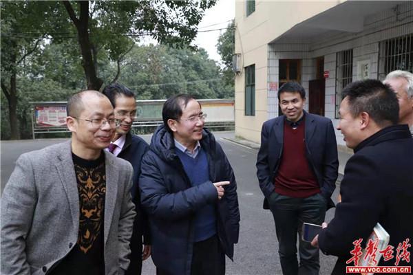 舒文教授通过自身努力成为了清华学子中的一员,是邵阳县塘田市镇名人.
