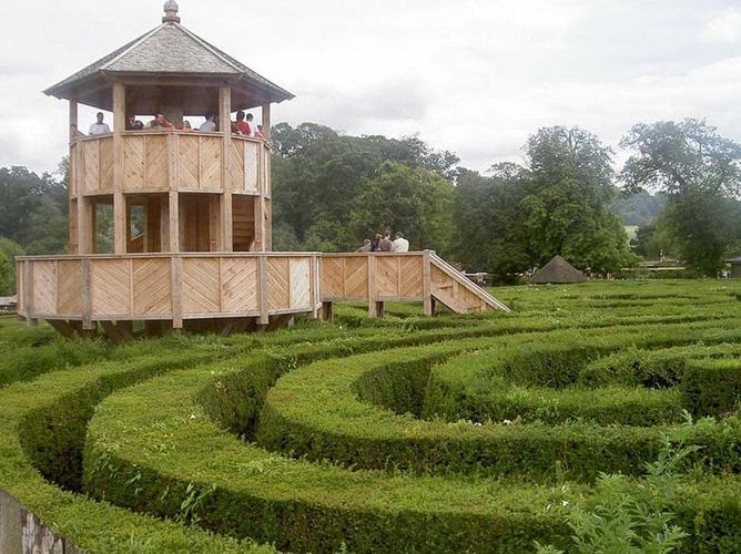 世界上路线最长的花园迷宫就位于英格兰的朗利特庄园,其设计并建筑于
