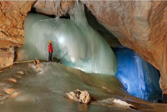 全球最长的冰洞:内部冰层万年不融,温度却极适宜穿短袖就可以!