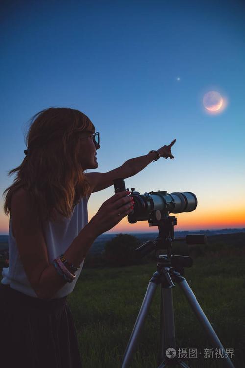 女孩用望远镜看月食我的天文学工作