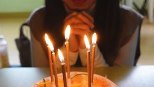 庆祝生日吹蜡烛许愿4k生活素材[生快]视频模板下载