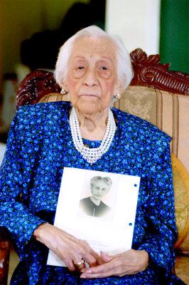 综合 华商报  目前世界上最长寿的老人玛丽亚·卡波维拉27日在