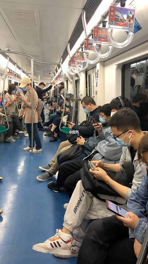 北京的地铁上一如既往的人群