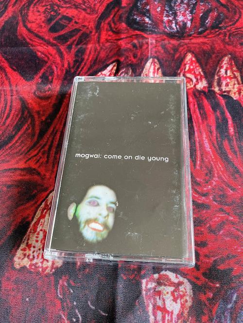 发行于1999年的come on die youngmogwai来自苏格兰格拉斯哥,其乐队