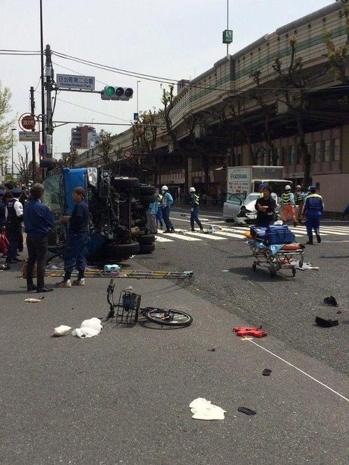 东京市中心发生严重汽车撞人事故,已致2死10伤