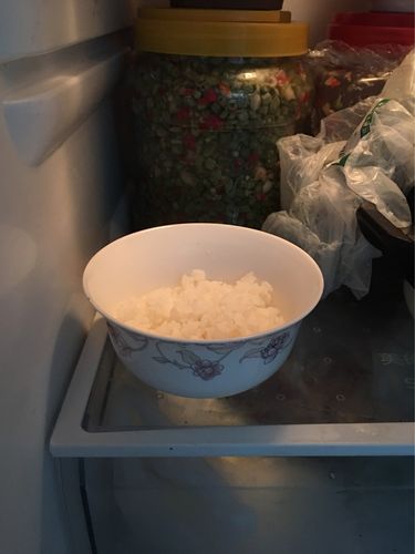 2.一碗米饭放在冰箱里面,标上2号