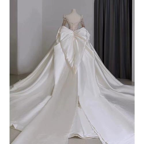 主婚纱2024新款新娘方领缎面大拖尾复古宫廷风重工高级感主纱长袖