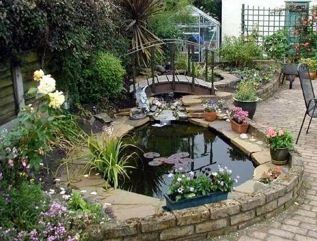 院子有空地,造一个这样的鱼池吧!寓意很好,越住越富贵