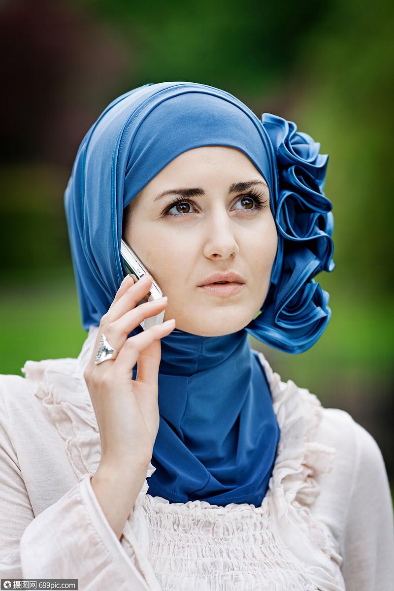 包头巾的女人中东民族混合种族