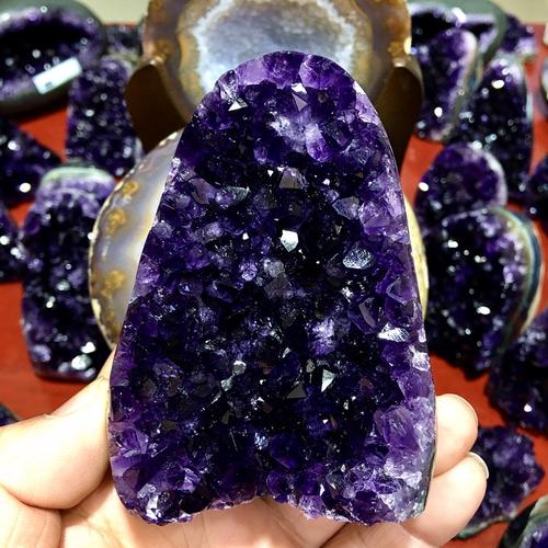 紫水晶洞的功效与作用乌拉圭紫水晶的功效与作用