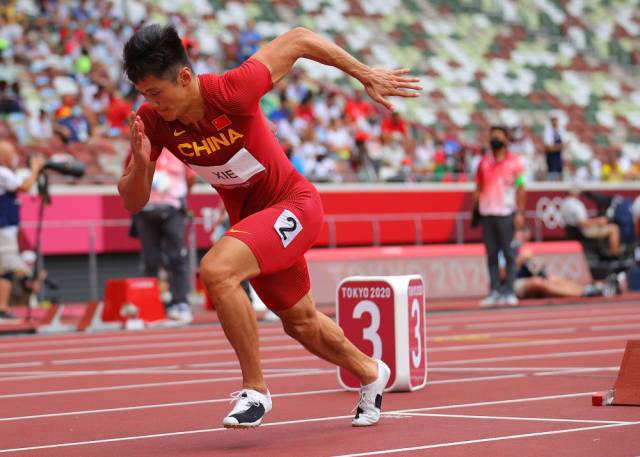 谢震业晋级田径世锦赛男子200米半决赛