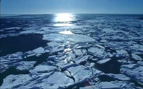 梁小民:电影《后天》讲的是由于洋流改 变,引发全球温度骤然变冷的
