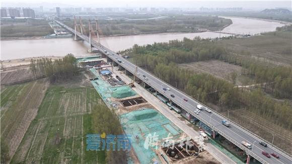 g104京岚线济南黄河公路大桥扩建工程首个主墩承台浇筑