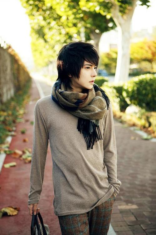 时尚韩版qq透明皮肤男生大图:青春的懵懂错失了我们最真的感情
