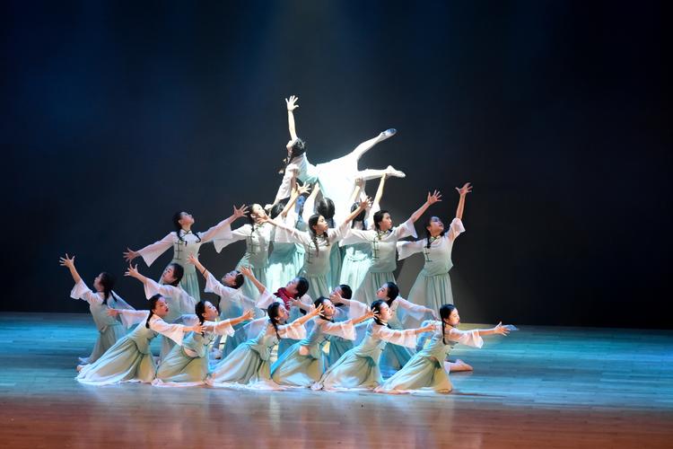 福建医科大学舞蹈比赛舞蹈述真情风采亮青春
