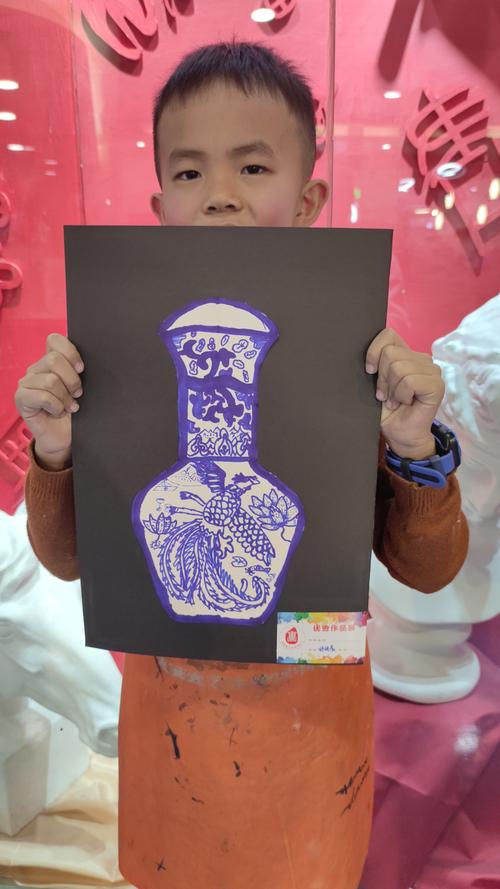 儿童手绘青花瓷瓶图片