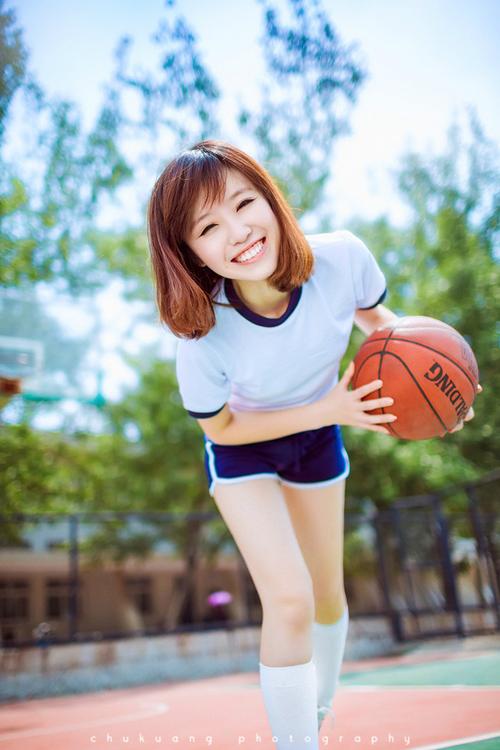 超短裙篮球少女校园中上演清纯大戏