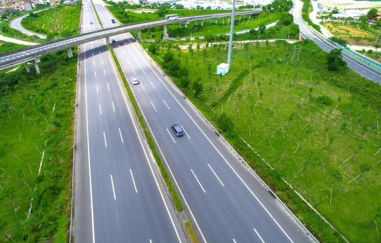 三年绿化美化提升工程已按时完工提升国省道干线公路颜值