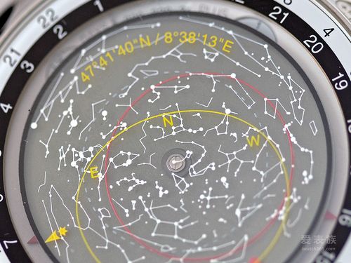 腕表背面就是星象图,足有1000颗恒星,而且该表都是定制,所以星象图