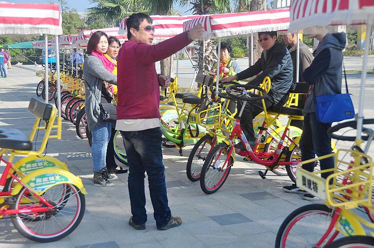 园区里面的自行车出租很受游客欢迎,价格在15元每小时左右