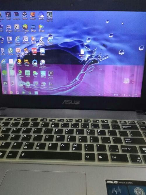 笔记本电脑屏幕出现一半花纹