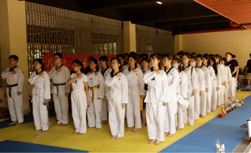 重庆大学跆拳道协会创立于2009年,经过十二年的艰苦探索发展,从幼稚