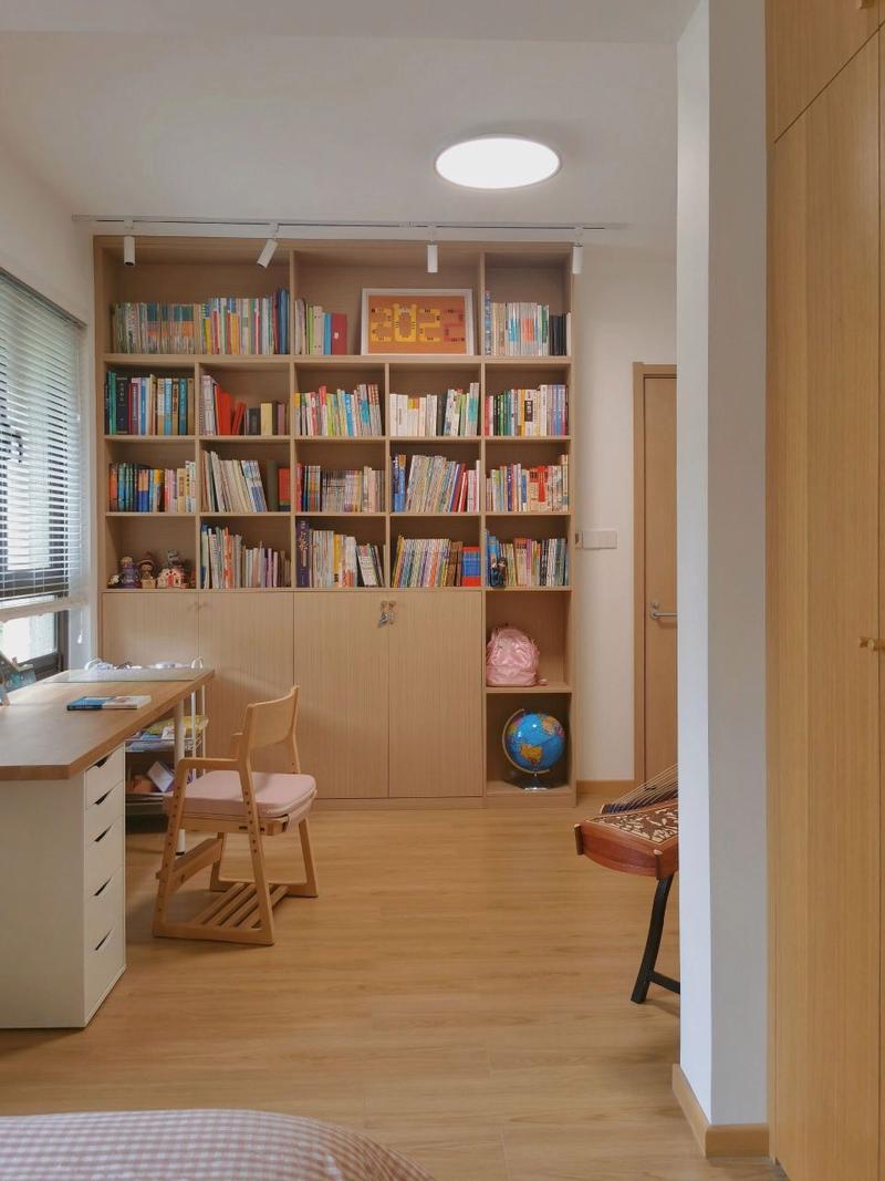 给孩子一个舒适的10平米原木风儿童书房 我家原始户型是4个卧室,但