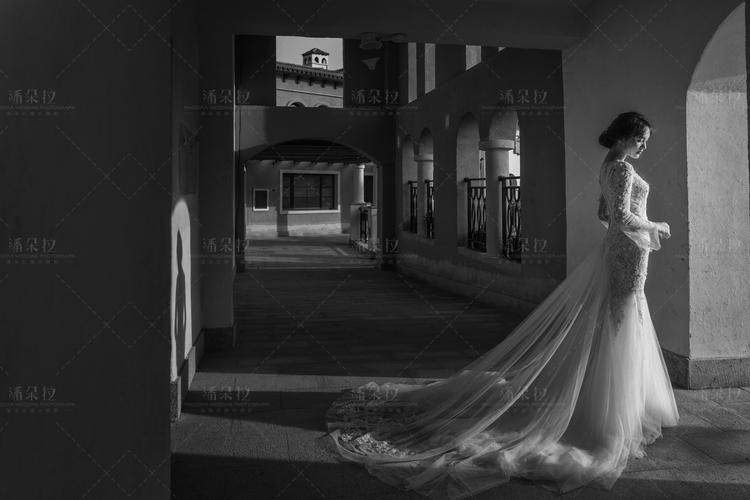 独特的婚纱照风格,彰显艺术的黑白色系,了解一下?