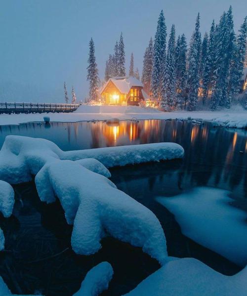 诗词鉴赏下雪的夜晚静谧而美好十首雪夜的诗词梦幻得像童话世界