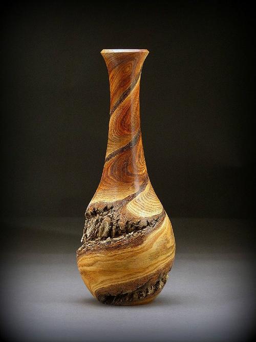 原木雕刻的花瓶真好看,想要来一打