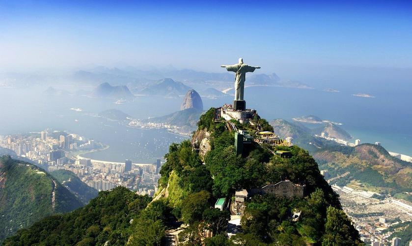几乎每个来到巴西的人都会来到这里,耶稣张开双臂欢迎来自世界各地的