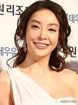 在韩国,女明星自杀率实在太高了,比较出名的包括张紫妍,郑多彬,李恩珠