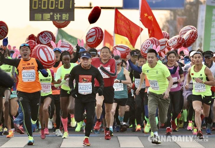   中国日报12月17日电 2017年12月17日,浙江衢州首个全程马拉松