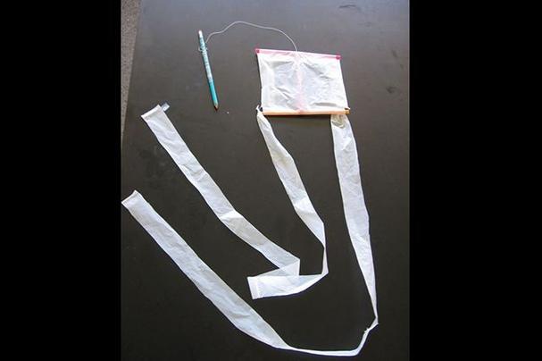 塑料袋废物利用做个简单的风筝步骤图解