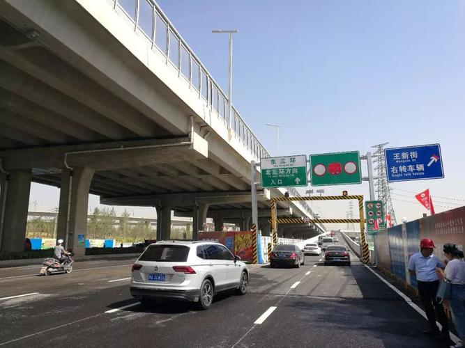 郑州市建委城建处相关人士,金水东路上下高架桥匝道的开通极大缓解