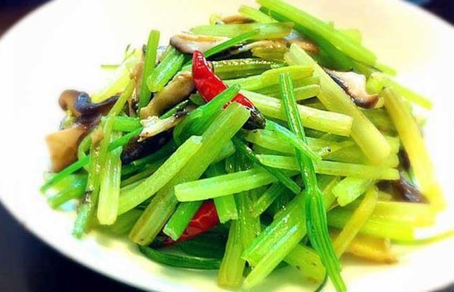 美食 炒水芹需要焯水一下吗芹菜是常吃的一种家常蔬菜,芹菜是粗纤维的