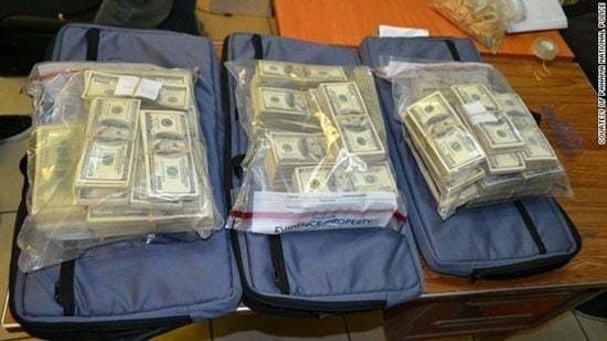 巴拿马机场查获8个行李箱藏有720万美元